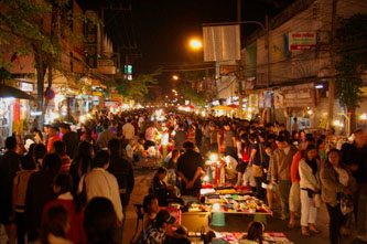 sunday night market chiang mai